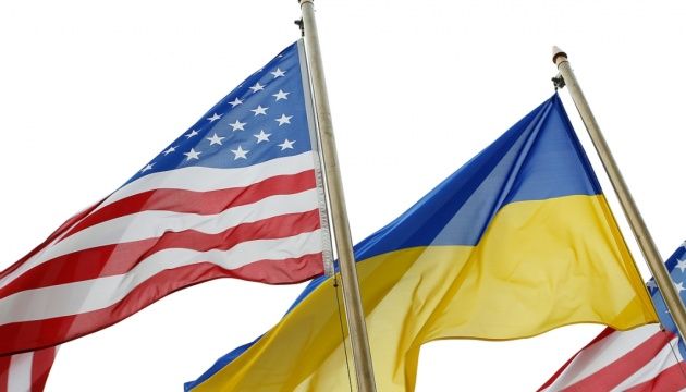 прапори США та України